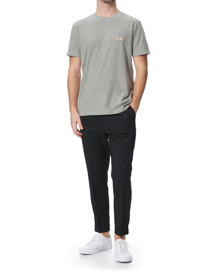Herr | T-Shirts | Nudie Jeans | Daniel Logo Tee Grey Melange