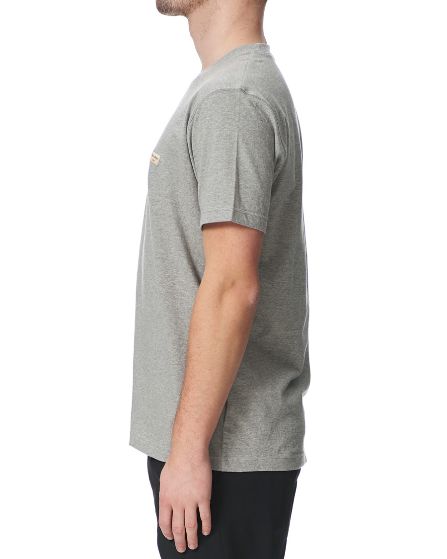Herr | T-Shirts | Nudie Jeans | Daniel Logo Tee Grey Melange