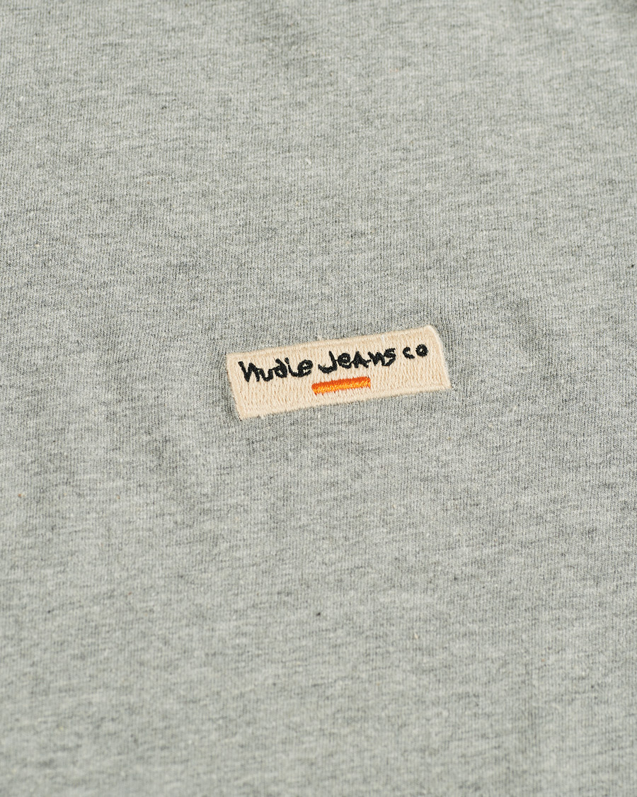 Herr | T-Shirts | Nudie Jeans | Daniel Logo Tee Grey Melange