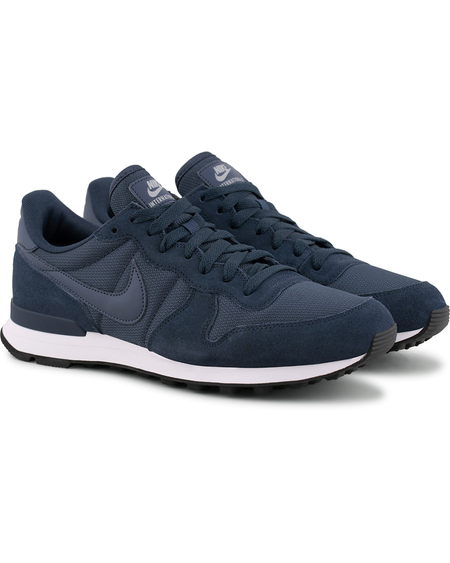 nike internationalist trainers in navy