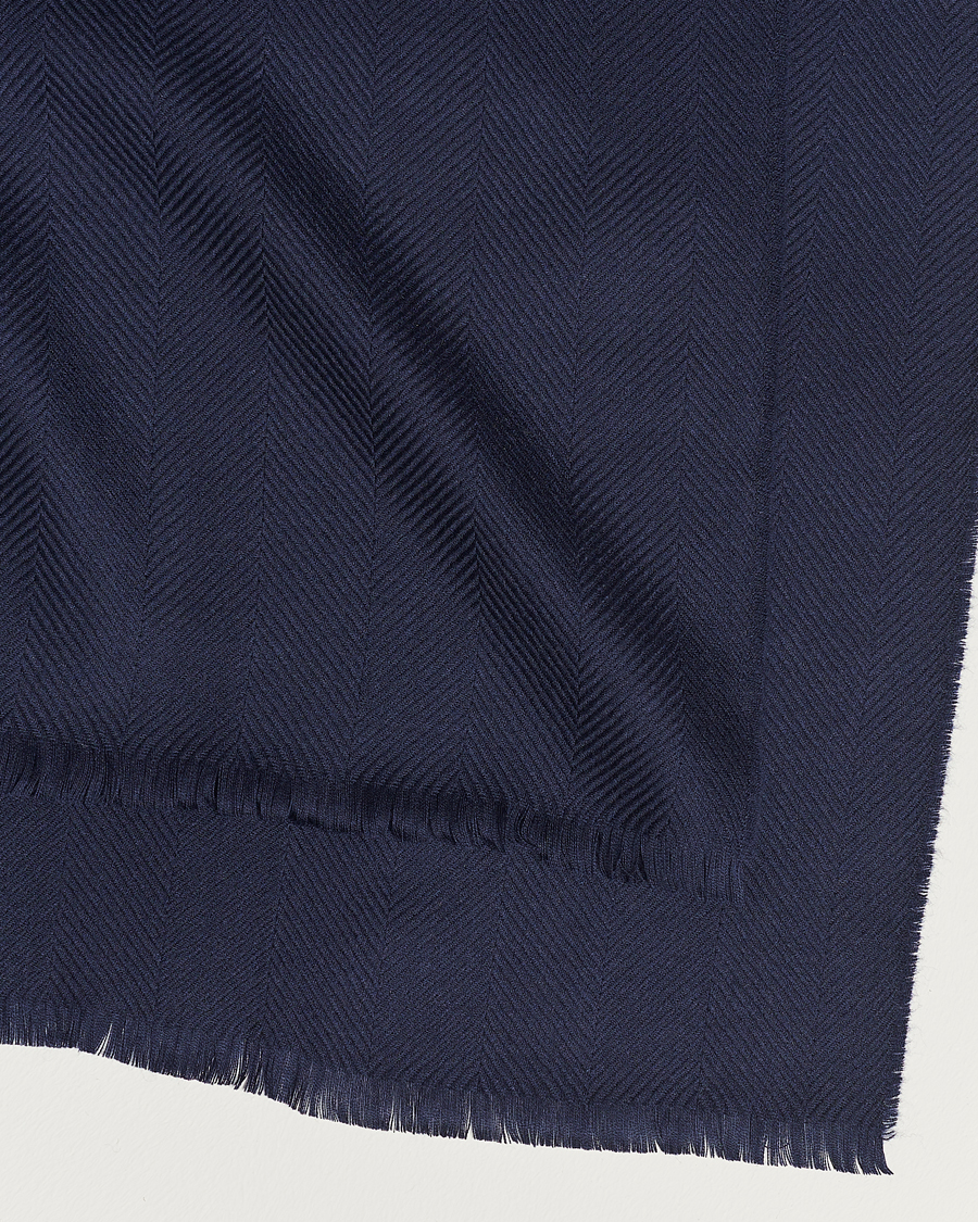 Herr | Eton Merino Wool Herringbone Scarf Navy | Eton | Merino Wool Herringbone Scarf Navy