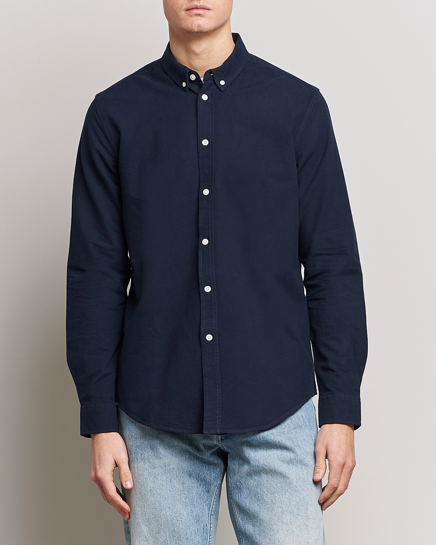 Herr | Wardrobe basics | Samsøe & Samsøe | Liam Button Down Shirt Dark Sapphire