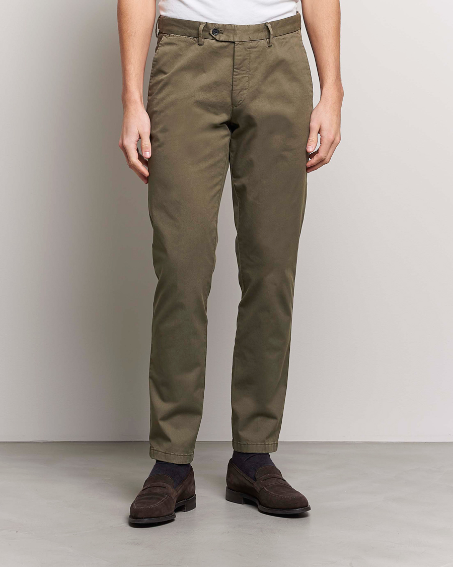 Herr | Oscar Jacobson | Oscar Jacobson | Danwick Side Adjusters Chino Olive