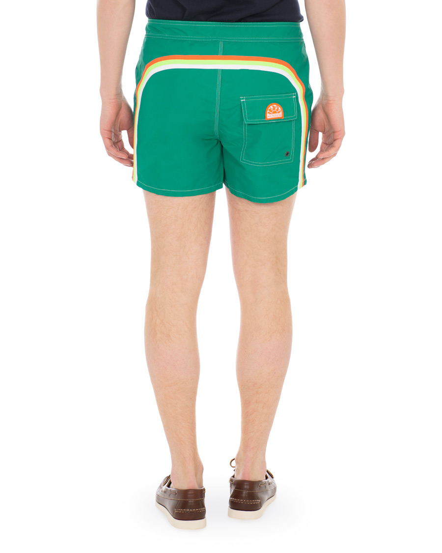 Herr | Badbyxor | Sundek | Rainbow Mid Length Swim Shorts Emerald Green