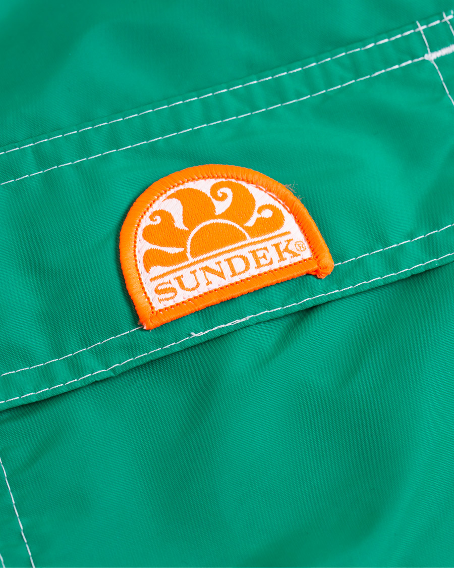 Herr | Badbyxor | Sundek | Rainbow Mid Length Swim Shorts Emerald Green