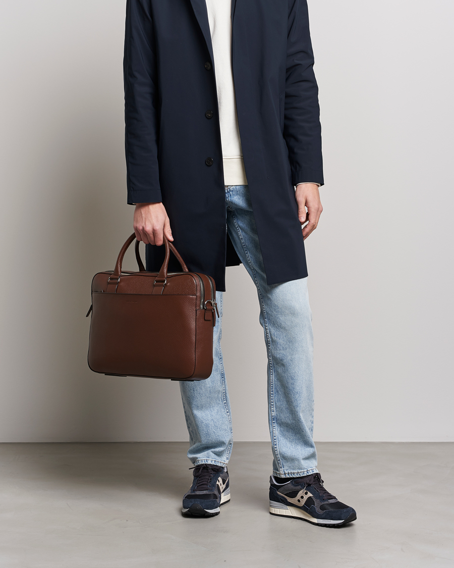 Herr | The Classics of Tomorrow | Tiger of Sweden | Burin Grained Leather Briefcase Brown