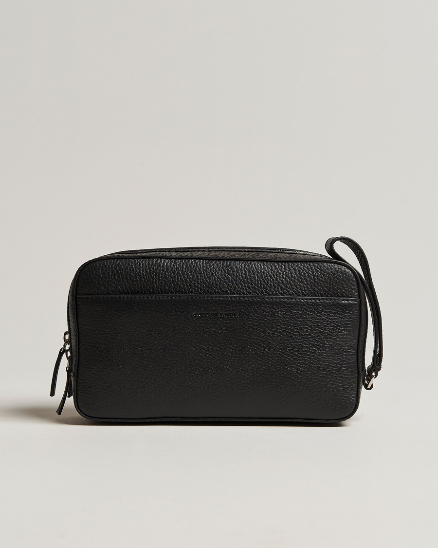 Herr | Väskor | Tiger of Sweden | Wes Grained Leather Toilet Bag Black