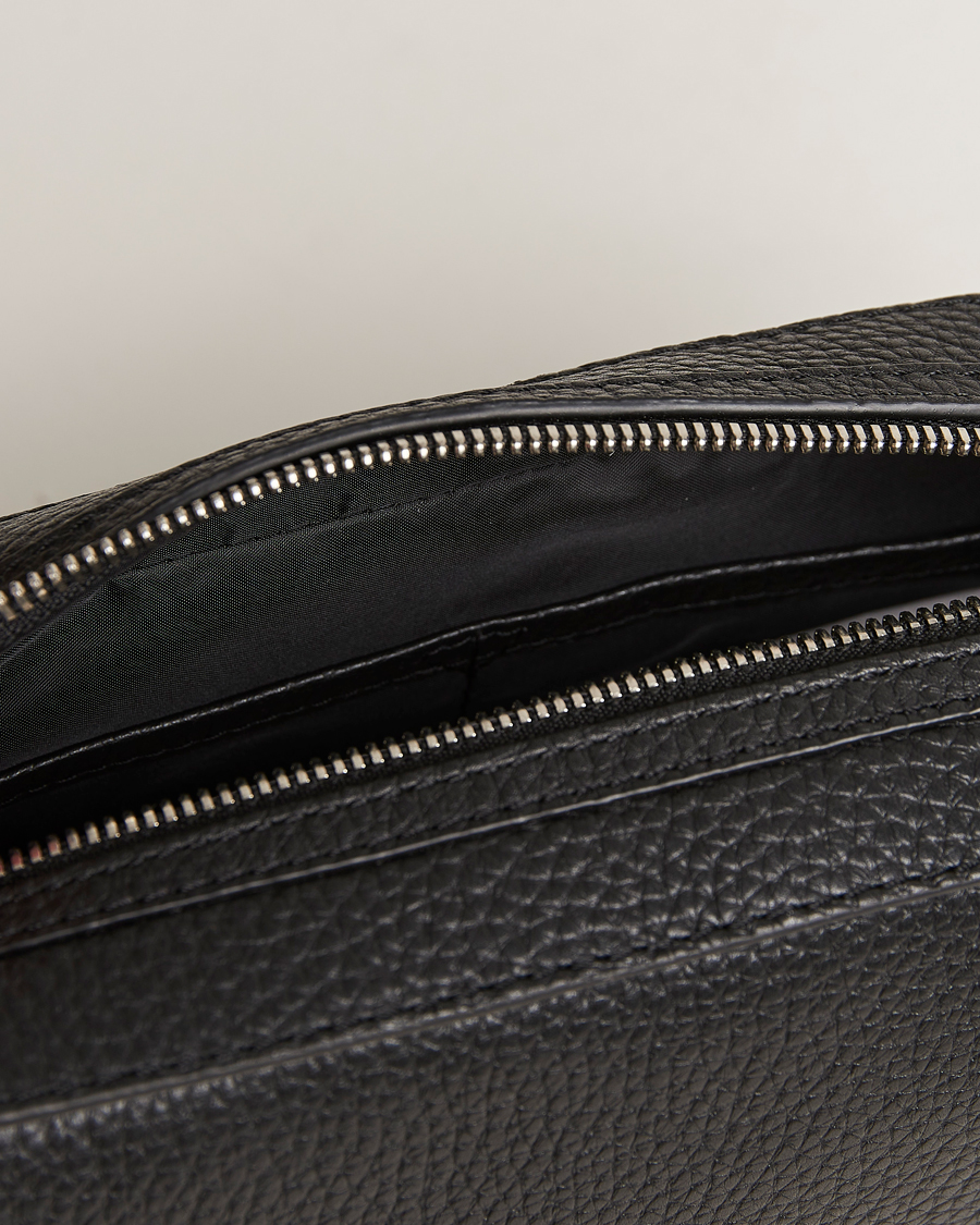 Herr | Väskor | Tiger of Sweden | Wes Grained Leather Toilet Bag Black