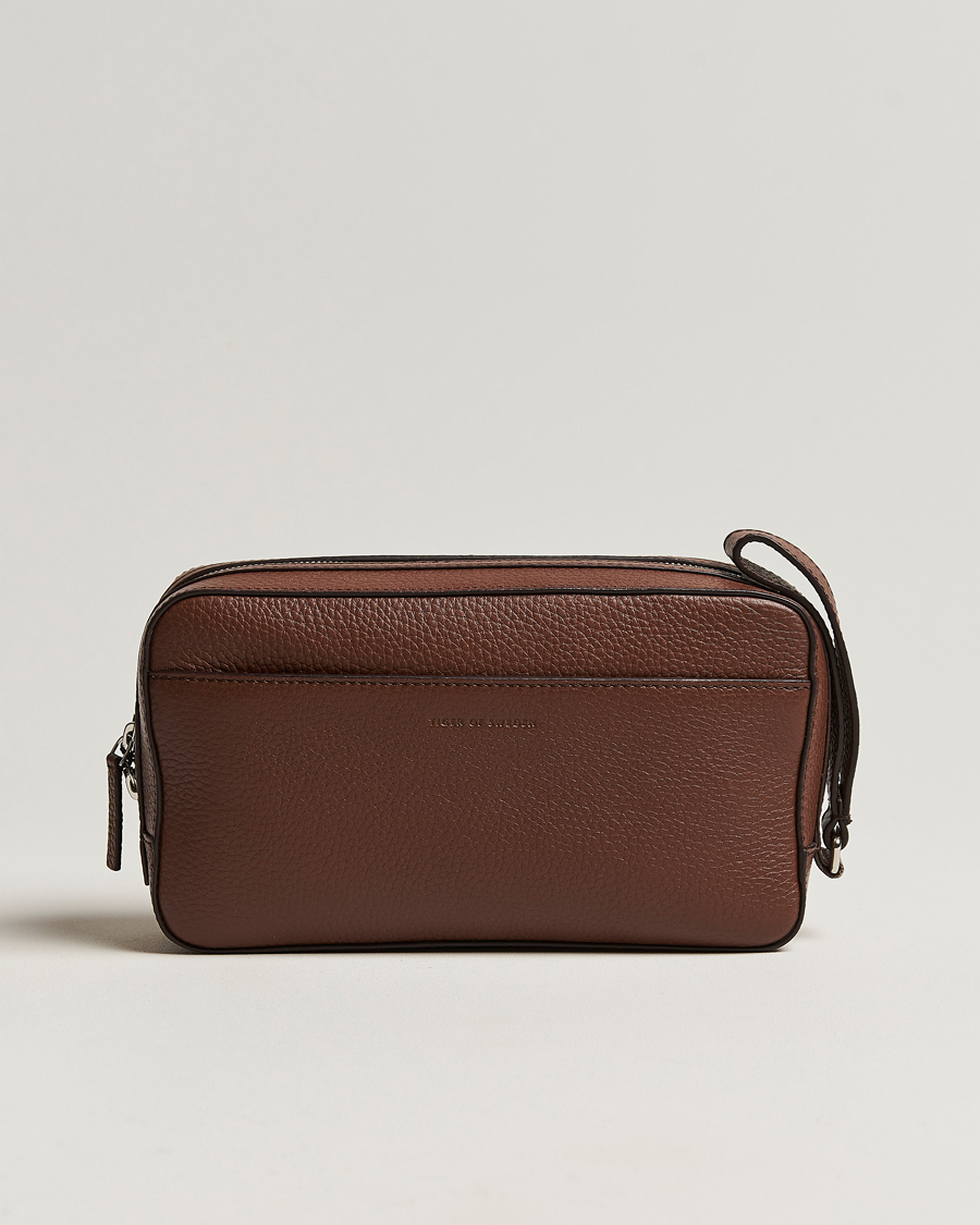 Herr | Väskor | Tiger of Sweden | Wes Grained Leather Toilet Bag Brown