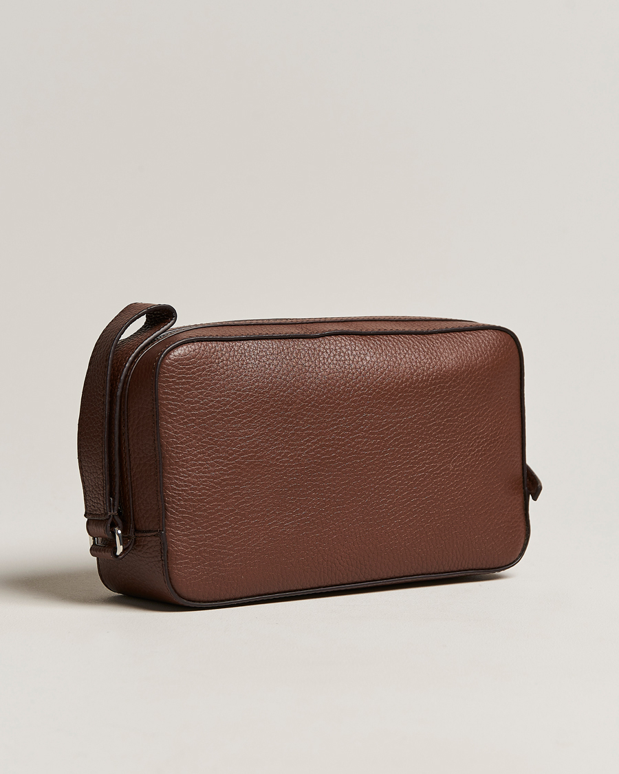 Herr | Tiger of Sweden | Tiger of Sweden | Wes Grained Leather Toilet Bag Brown