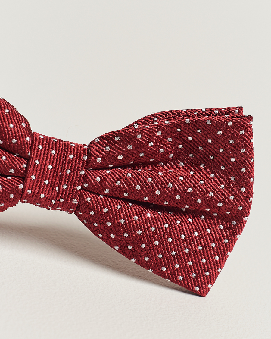Herr | Amanda Christensen Micro Dot Pre Tie Silk Wine Red | Amanda Christensen | Micro Dot Pre Tie Silk Wine Red