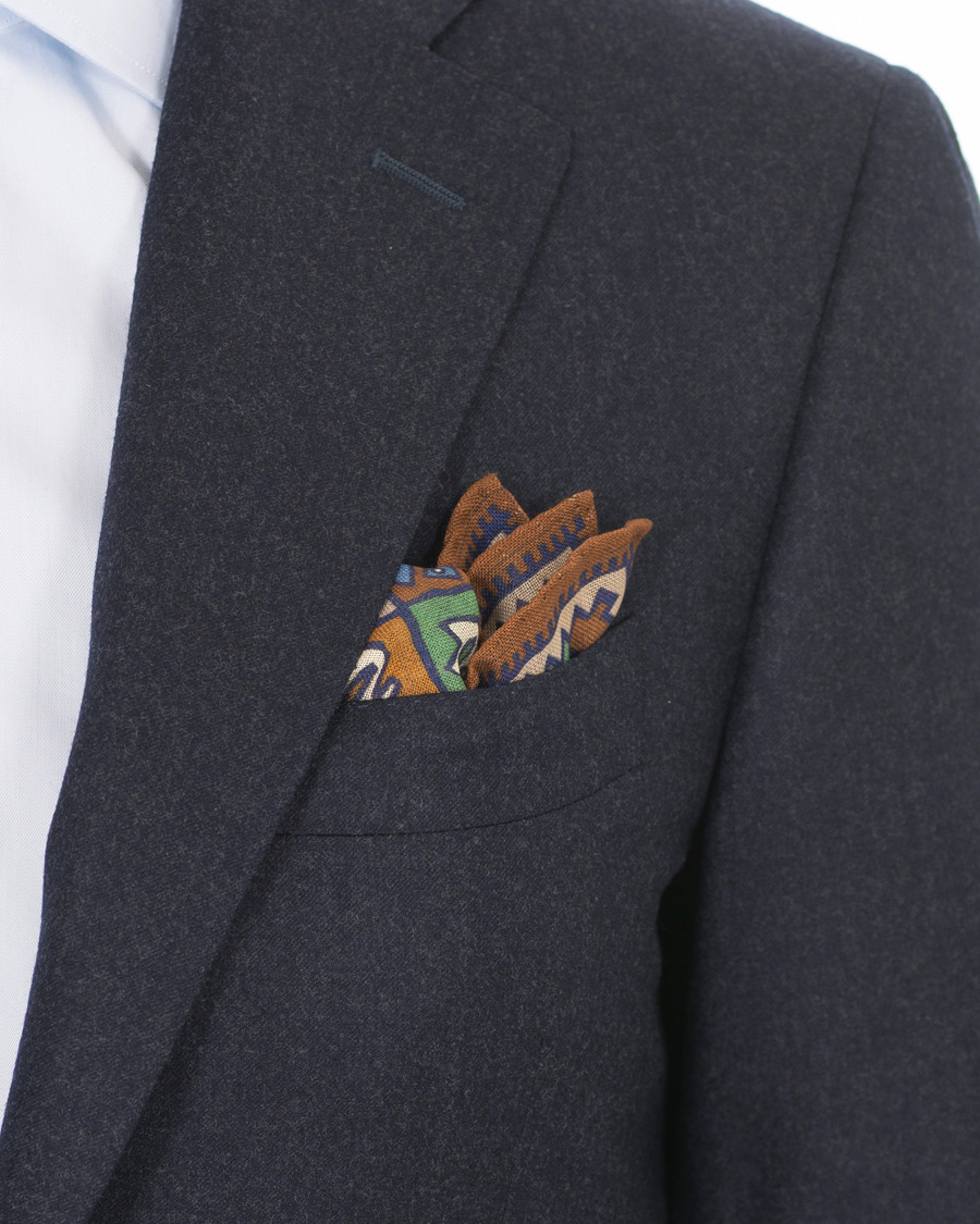 Herr | Drake's Wool/Silk Printed Boxes Pocket Square Beige | Drake's | Wool/Silk Printed Boxes Pocket Square Beige