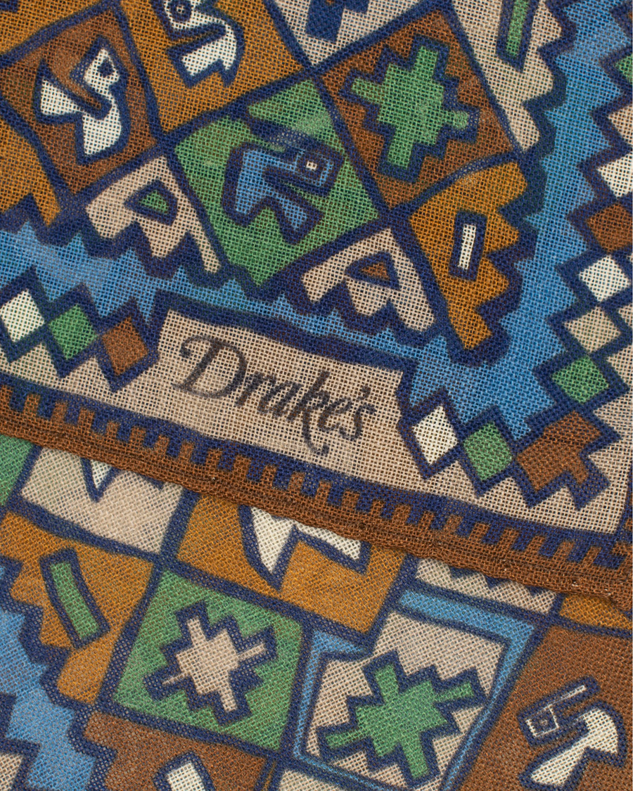 Herr | Drake's Wool/Silk Printed Boxes Pocket Square Beige | Drake's | Wool/Silk Printed Boxes Pocket Square Beige