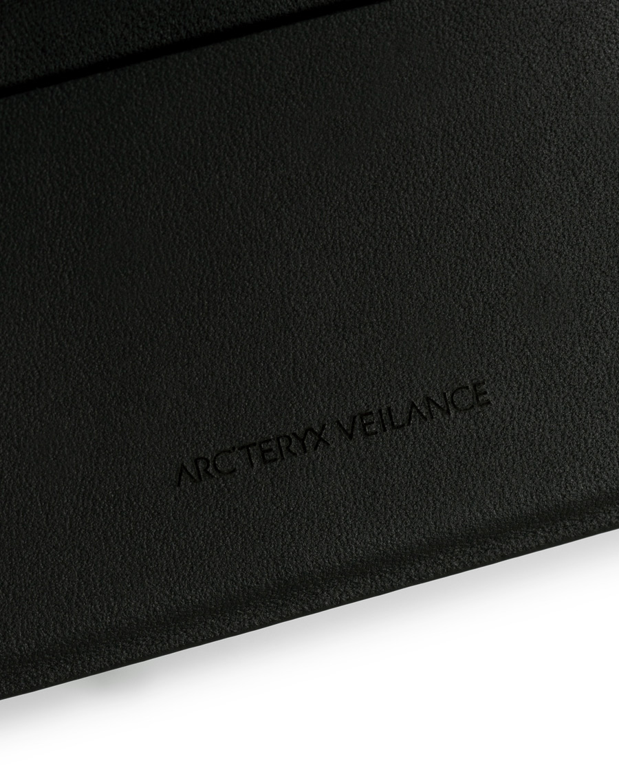 Herr | Arc'Teryx Veilance Casing Card Laminated Leather Wallet Black | Arc'teryx Veilance | Casing Card Laminated Leather Wallet Black