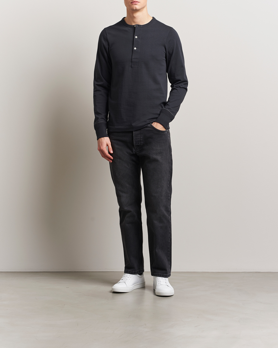 Herr | Tröjor | Merz b. Schwanen | Classic Organic Cotton Henley Sweater Charcoal