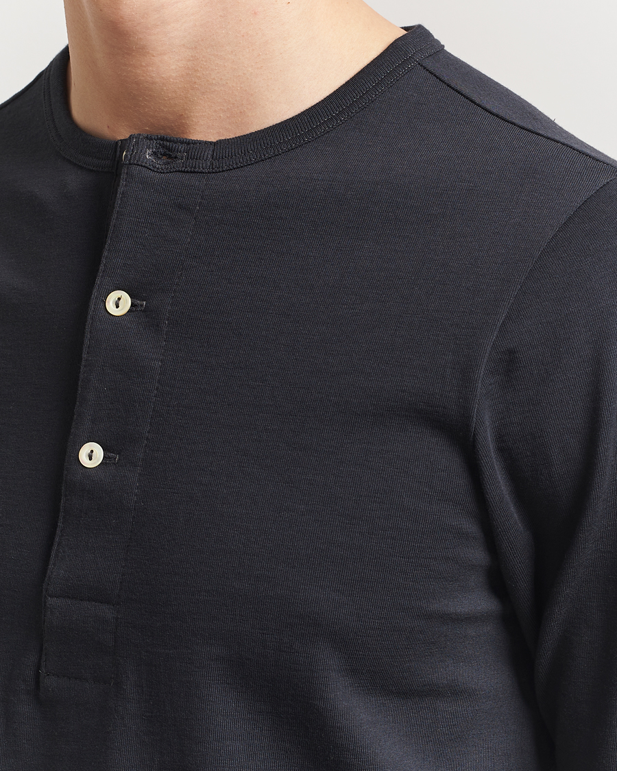 Herr | Tröjor | Merz b. Schwanen | Classic Organic Cotton Henley Sweater Charcoal