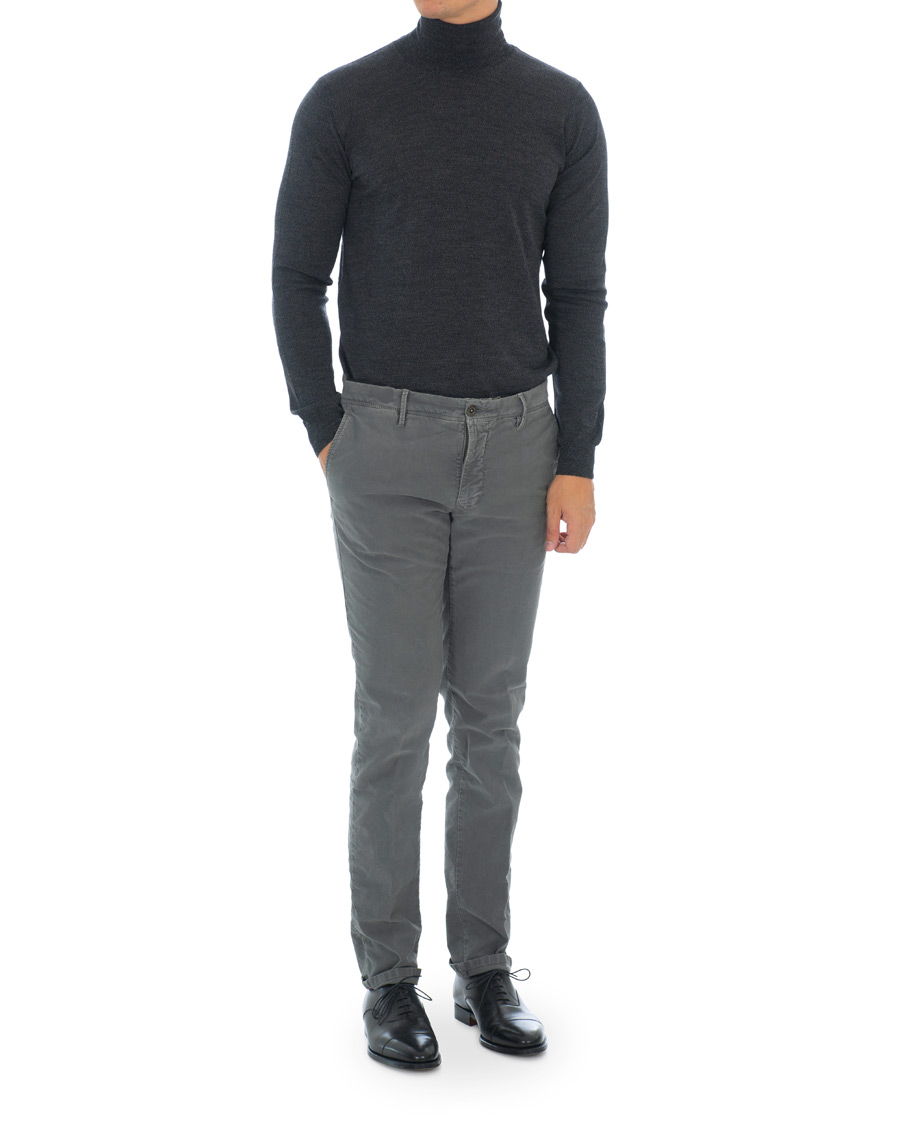 Herr | Tröjor | Oscar Jacobson | Cole Extra Fine Merino Rollneck Dark Grey