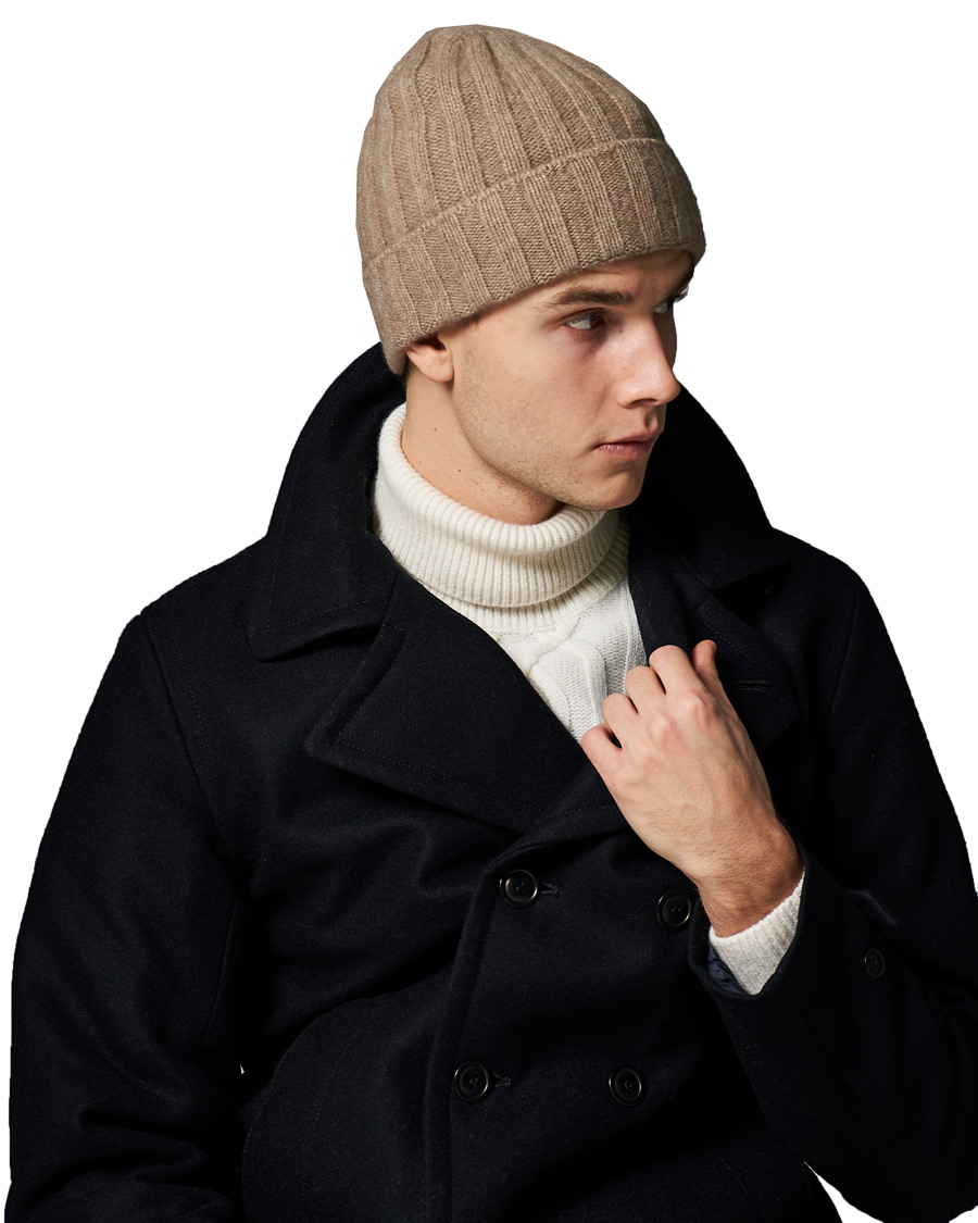 Herr | Oscar Jacobson Cashmere Ribbed Beanie Beige | Oscar Jacobson | Cashmere Ribbed Beanie Beige