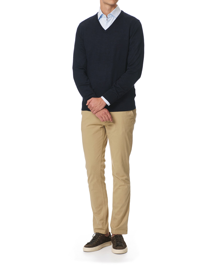 Herr | Tröjor | Tiger of Sweden | Rael V-Neck Pullover Navy