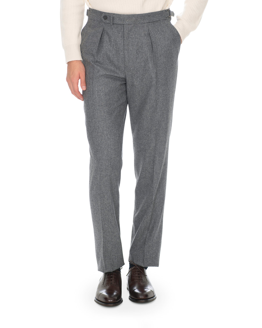 Herr | Byxor | Berg&Berg | Arnold Pleated Side Adjuster Flanell Trousers Mid Grey