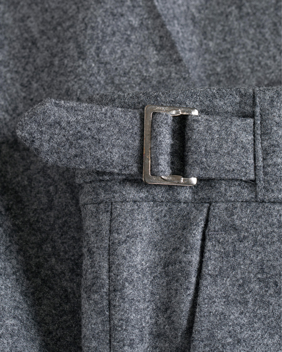 Herr | Byxor | Berg&Berg | Arnold Pleated Side Adjuster Flanell Trousers Mid Grey