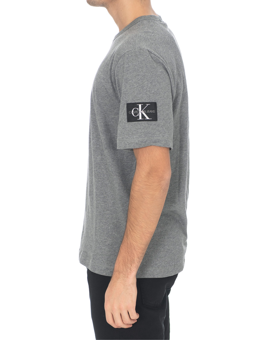Herr | T-Shirts | Calvin Klein Jeans | Monogram Sleeve Badge Tee Mid Grey Heather