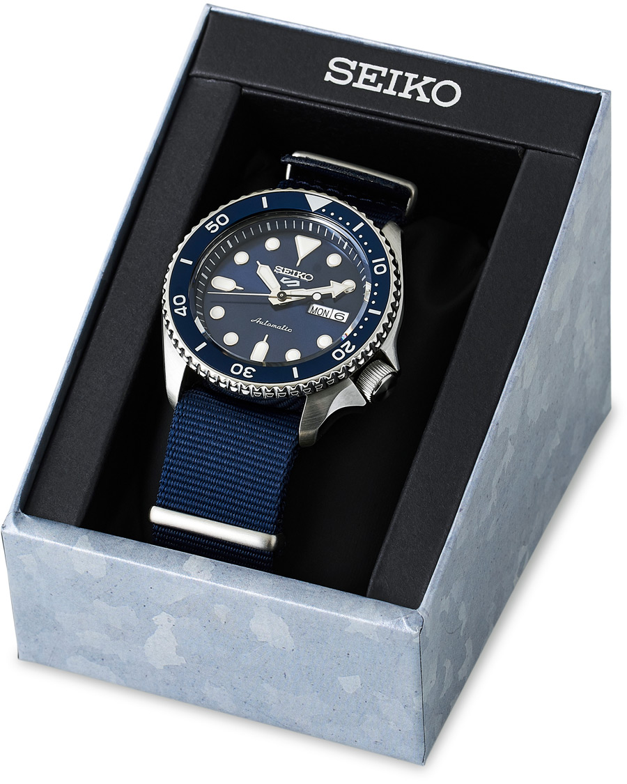 Herr | Seiko 5 Sports Mens 43mm 100m Automatic Blue Dial/Nato | Seiko | 5 Sports Mens 43mm 100m Automatic Blue Dial/Nato