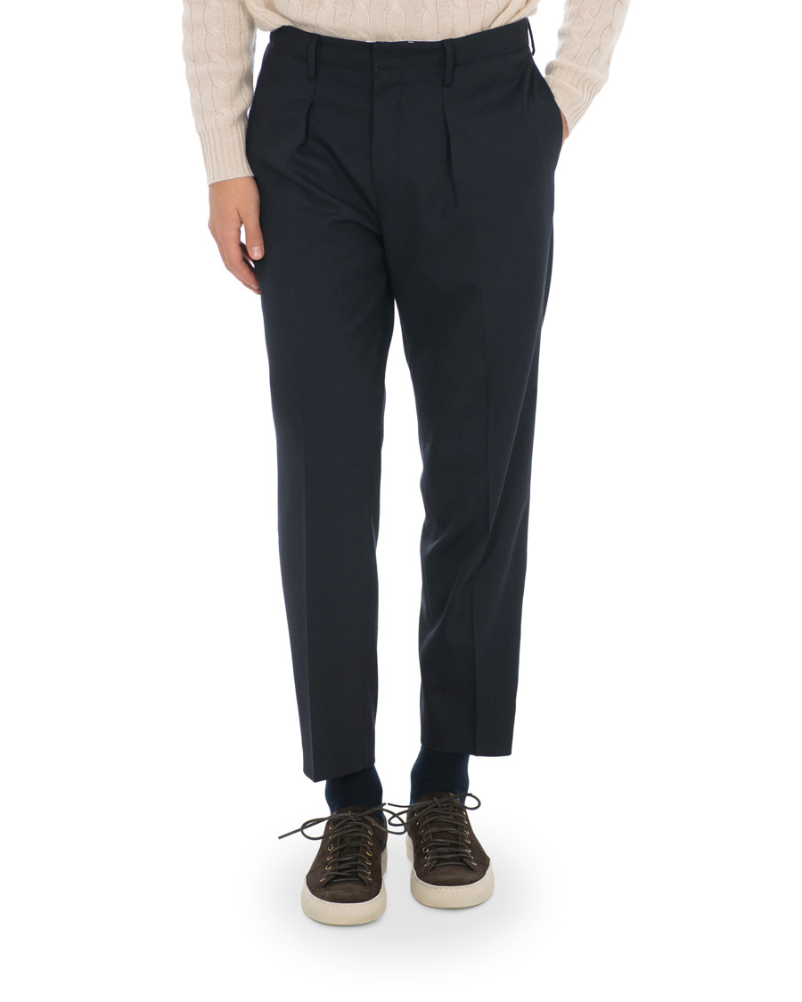Herr | Byxor | Tiger of Sweden | Tarine Cropt Pleated Trousers Navy
