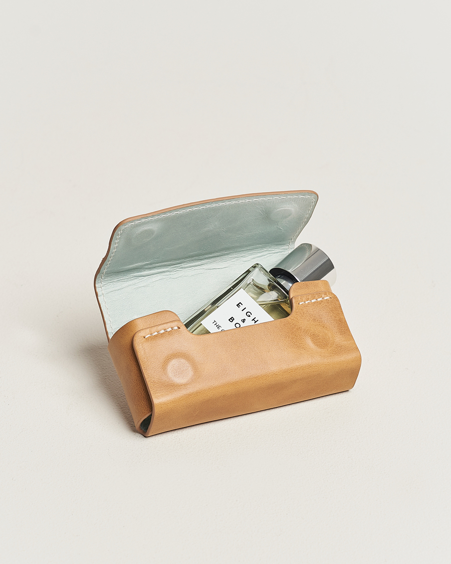 Herr | Till hemmet | Eight & Bob | Perfume Leather Case Camel