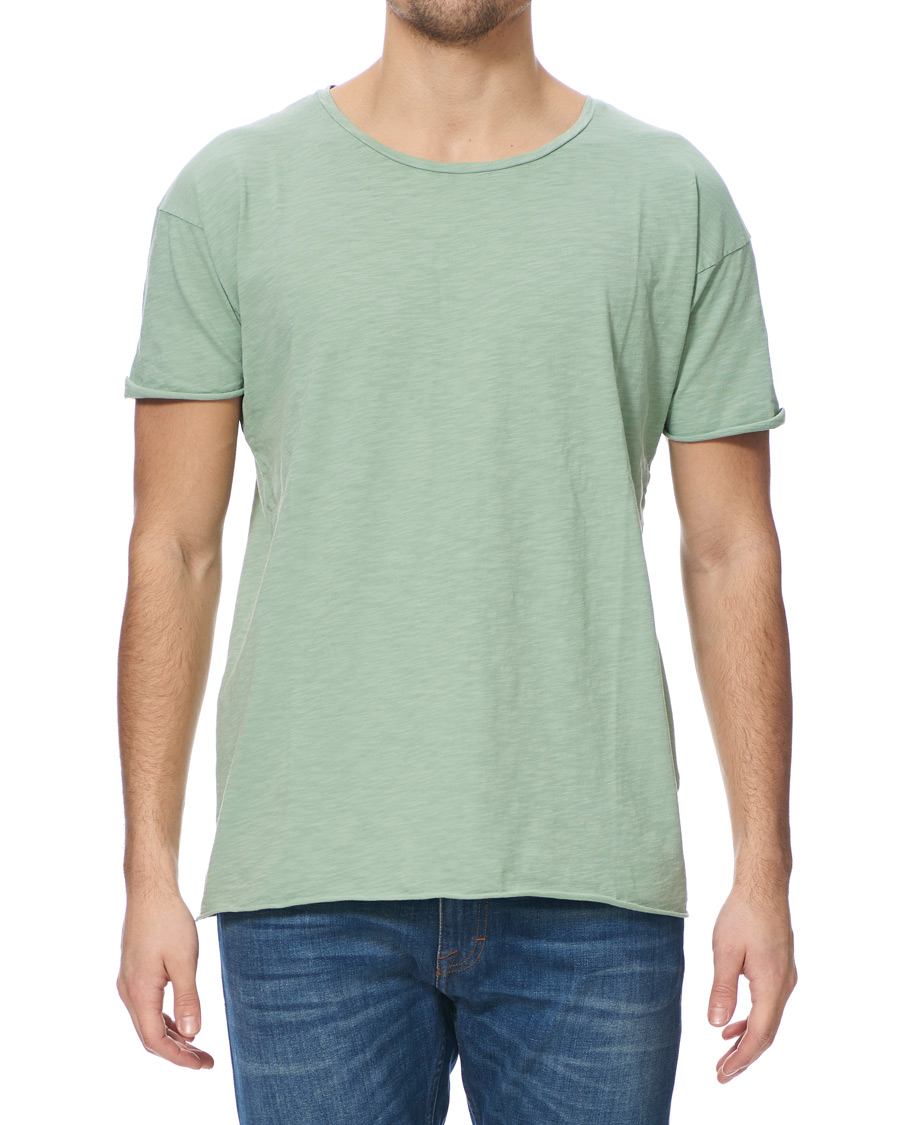 Herr | T-Shirts | Nudie Jeans | Roger Slub Crew Neck Tee Pale Green
