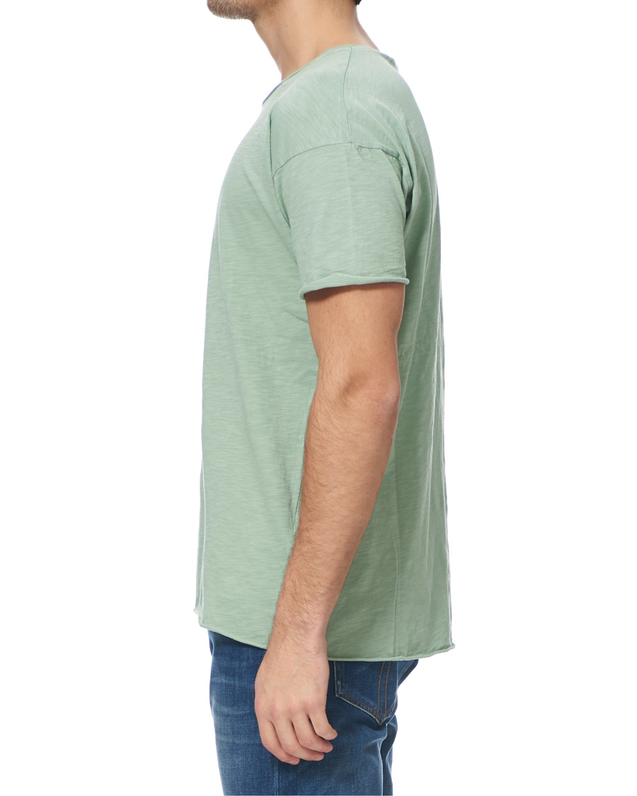 Herr | T-Shirts | Nudie Jeans | Roger Slub Crew Neck Tee Pale Green