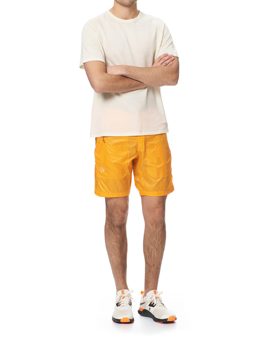 Herr | Shorts | Peak Performance | Ben Gorham Windbreaker Shorts Orange