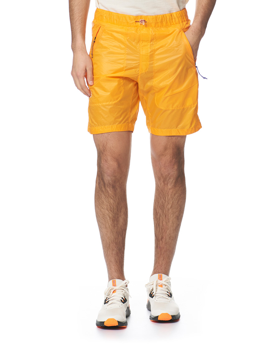 Herr | Shorts | Peak Performance | Ben Gorham Windbreaker Shorts Orange