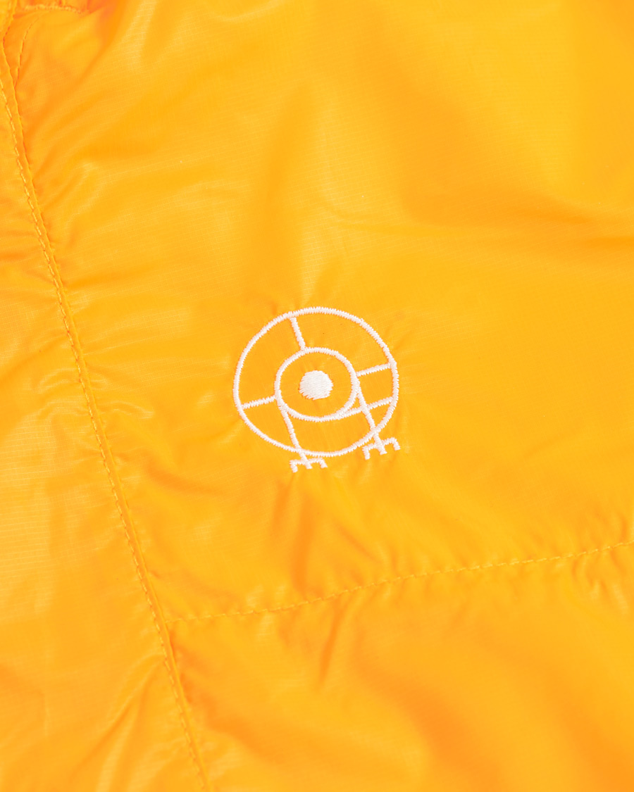 Herr | Shorts | Peak Performance | Ben Gorham Windbreaker Shorts Orange