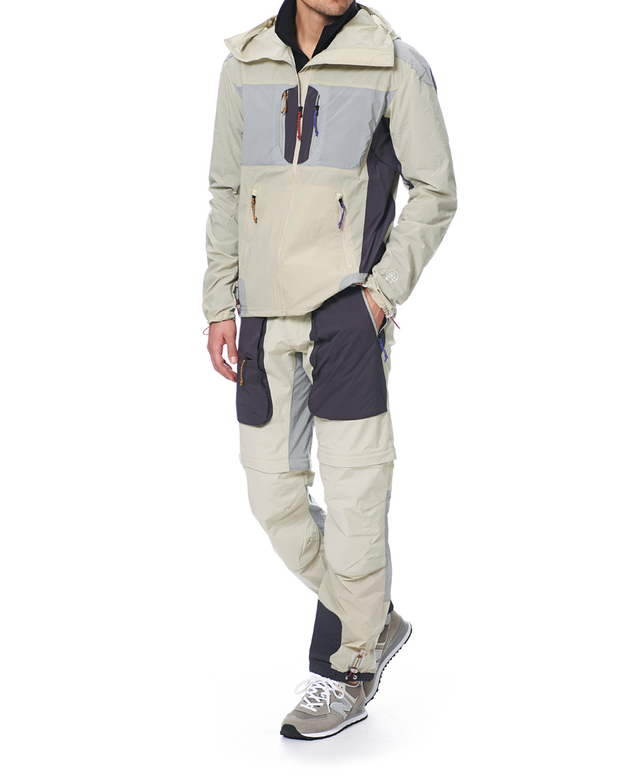 Herr | Byxor | Peak Performance | Ben Gorham Windbreaker Trousers Beige