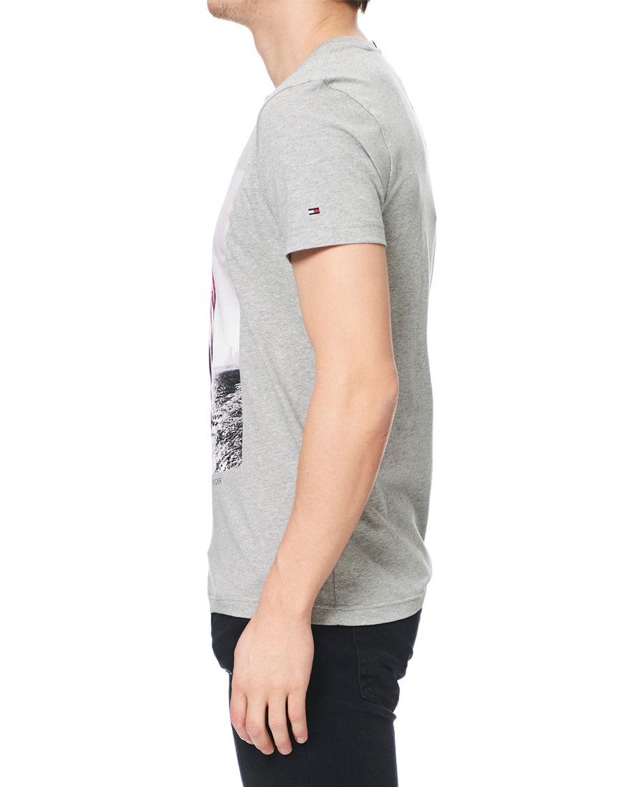 Herr | T-Shirts | Tommy Hilfiger | Flag Photo Print Crew Neck Tee Medium Grey Heather XL