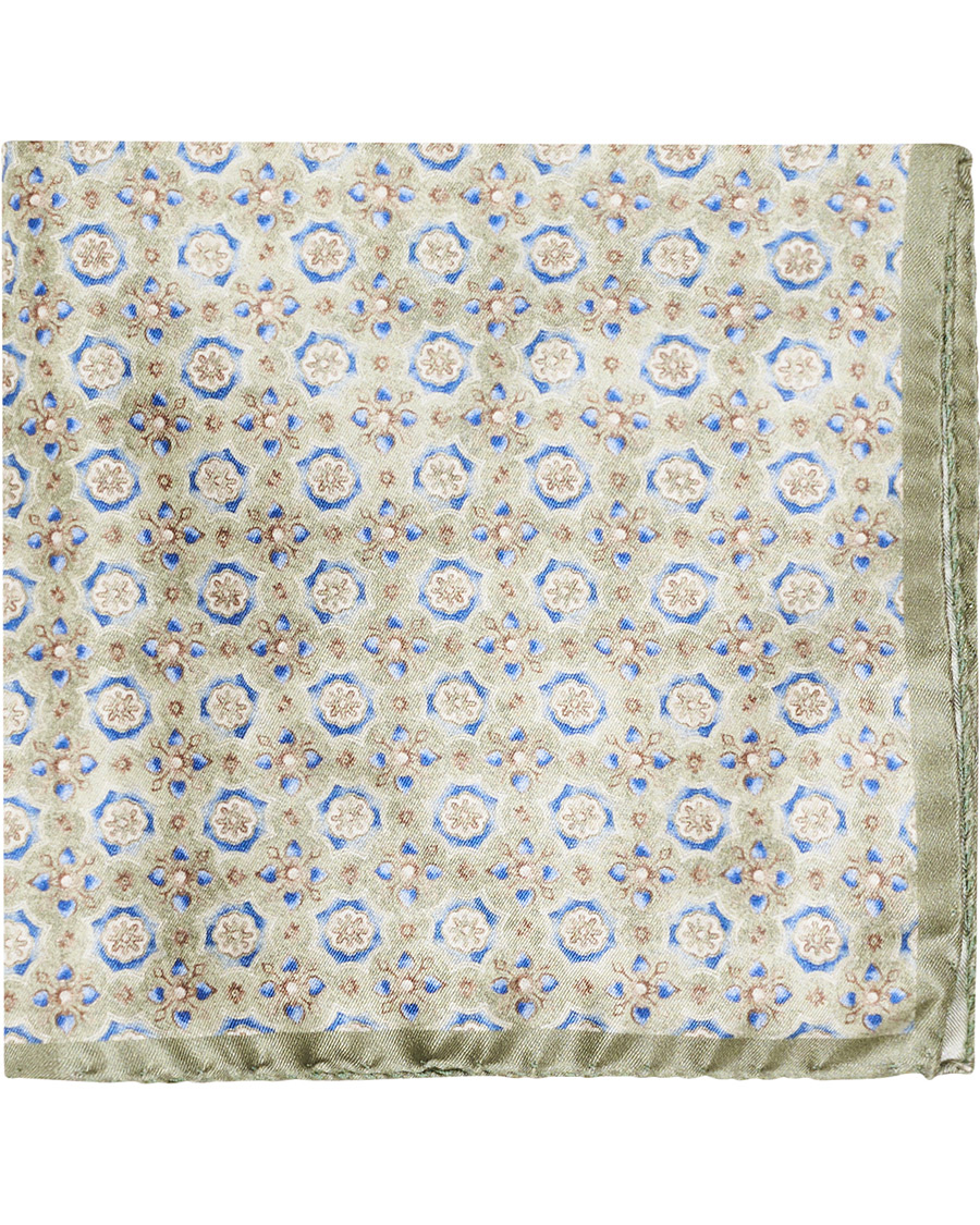 Herr | Amanda Christensen Silk Medallion Pocket Square Olive | Amanda Christensen | Silk Medallion Pocket Square Olive