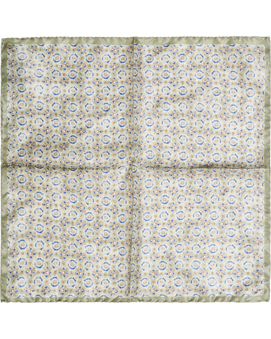 Herr | Amanda Christensen Silk Medallion Pocket Square Olive | Amanda Christensen | Silk Medallion Pocket Square Olive
