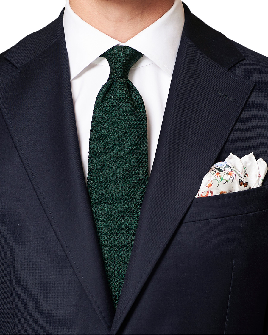 Herr | Amanda Christensen Silk Twill Printed Pocket Square White | Amanda Christensen | Silk Twill Printed Pocket Square White