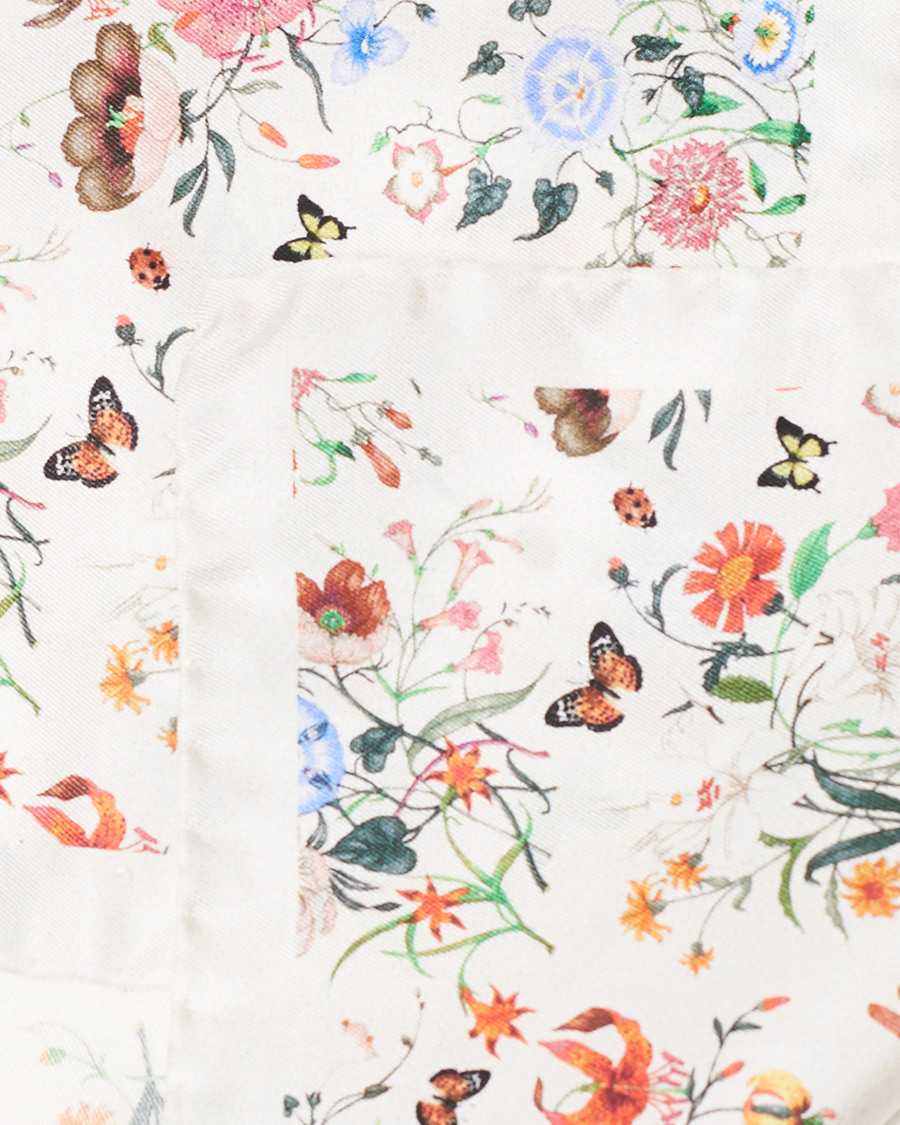 Herr | Amanda Christensen Silk Twill Printed Pocket Square White | Amanda Christensen | Silk Twill Printed Pocket Square White