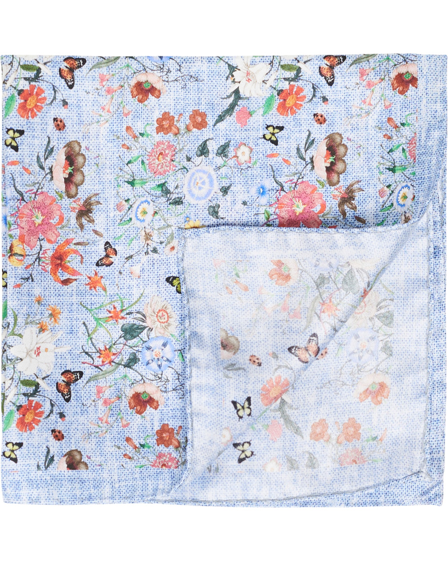 Herr | Amanda Christensen Silk Twill Printed Pocket Square Navy | Amanda Christensen | Silk Twill Printed Pocket Square Navy
