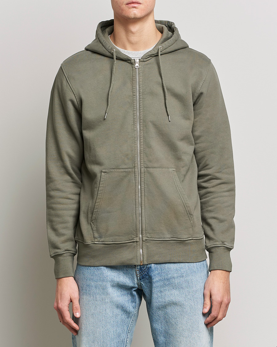 Herr | Avdelningar | Colorful Standard | Classic Organic Full Zip Hood Dusty Olive