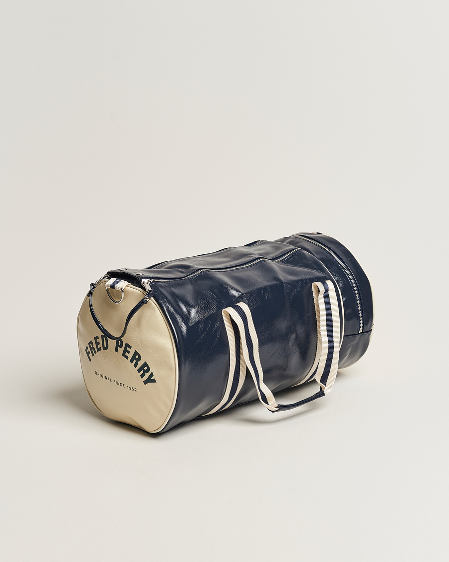 Herr | Fred Perry Classic Barrel Bag Navy | Fred Perry | Classic Barrel Bag Navy