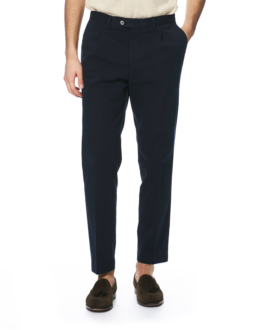 Herr | Byxor | Oscar Jacobson | Delon Pleated Cotton Chinos Blue