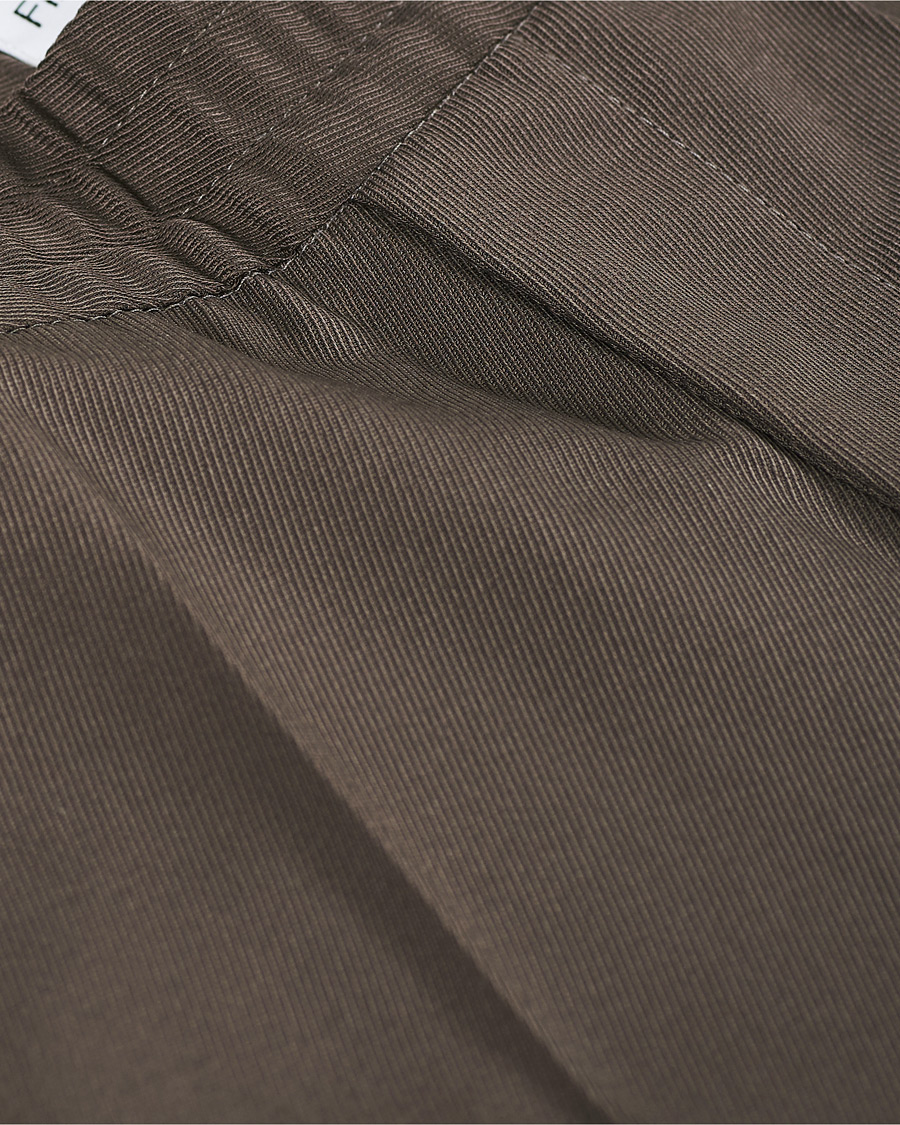 Herr | Byxor | Filippa K | Terry Gabardine Cropt Turn Up Trousers Taupe