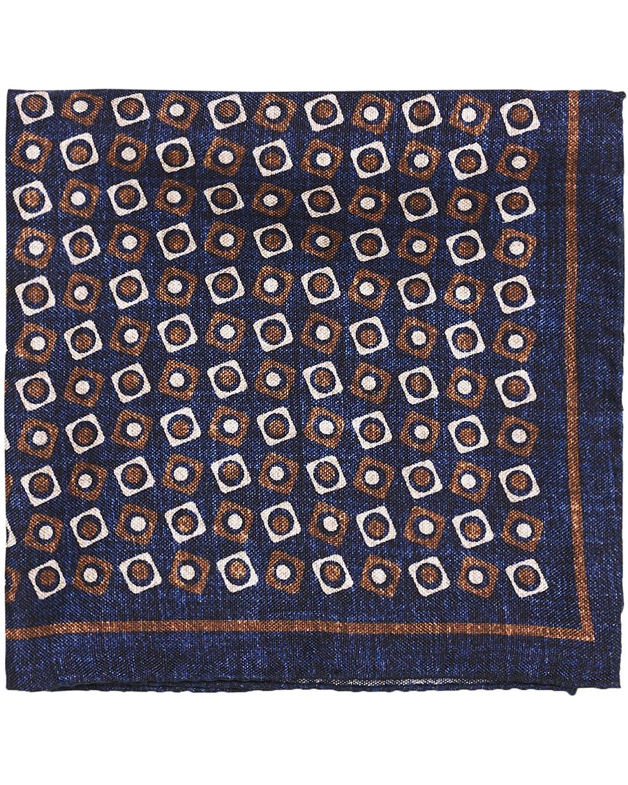 Herr | Amanda Christensen Silk Oxford Printed Pocket Square Navy | Amanda Christensen | Silk Oxford Printed Pocket Square Navy