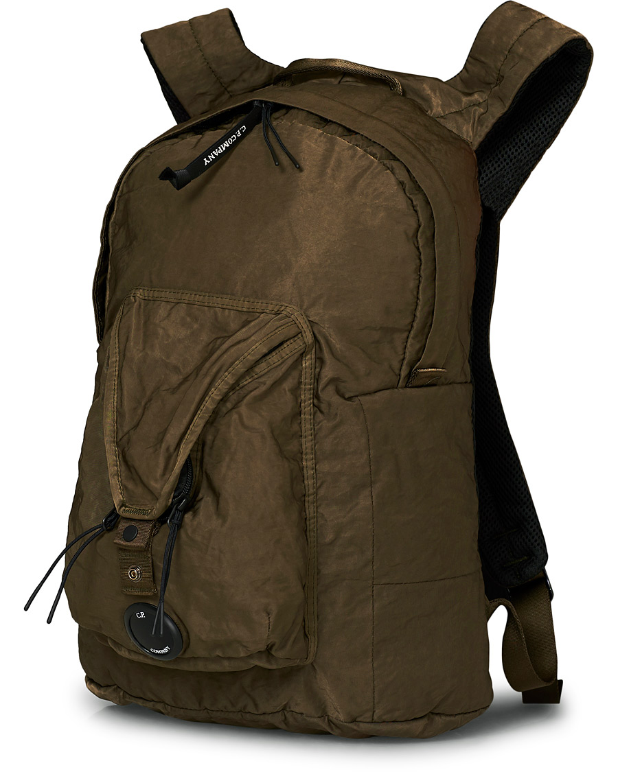 Herr | C.P. Company Garmend Dyed Nylon Lens Backpack Olive | C.P. Company | Garmend Dyed Nylon Lens Backpack Olive