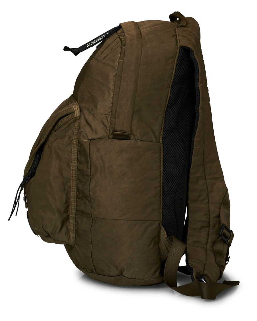 Herr | C.P. Company Garmend Dyed Nylon Lens Backpack Olive | C.P. Company | Garmend Dyed Nylon Lens Backpack Olive