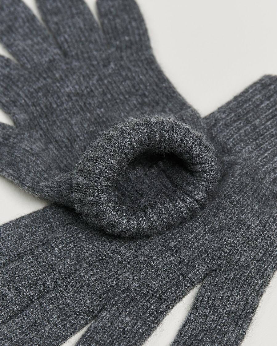 Herr | Johnstons of Elgin Knitted Cashmere Gloves Dark Granite | Johnstons of Elgin | Knitted Cashmere Gloves Dark Granite