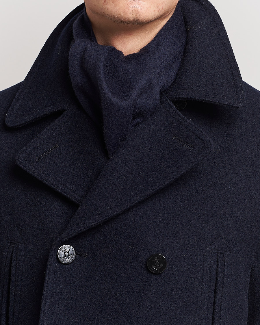 Herr | Johnstons of Elgin Cashmere Scarf Dark Navy | Johnstons of Elgin | Cashmere Scarf Dark Navy